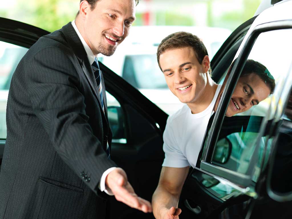 بررسی مزایای اجاره خودرو با راننده (1)